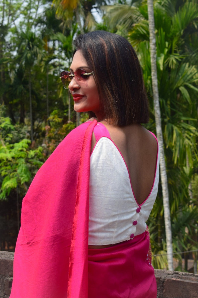 V shape Sleeveless blouse