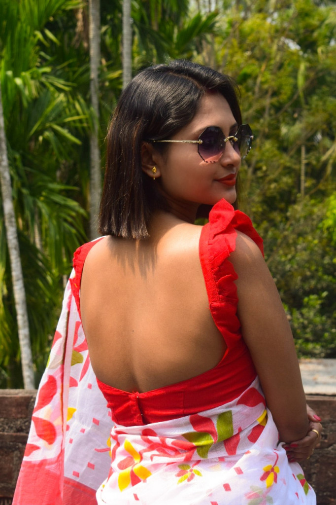 Sleeveless Backless frill blouse